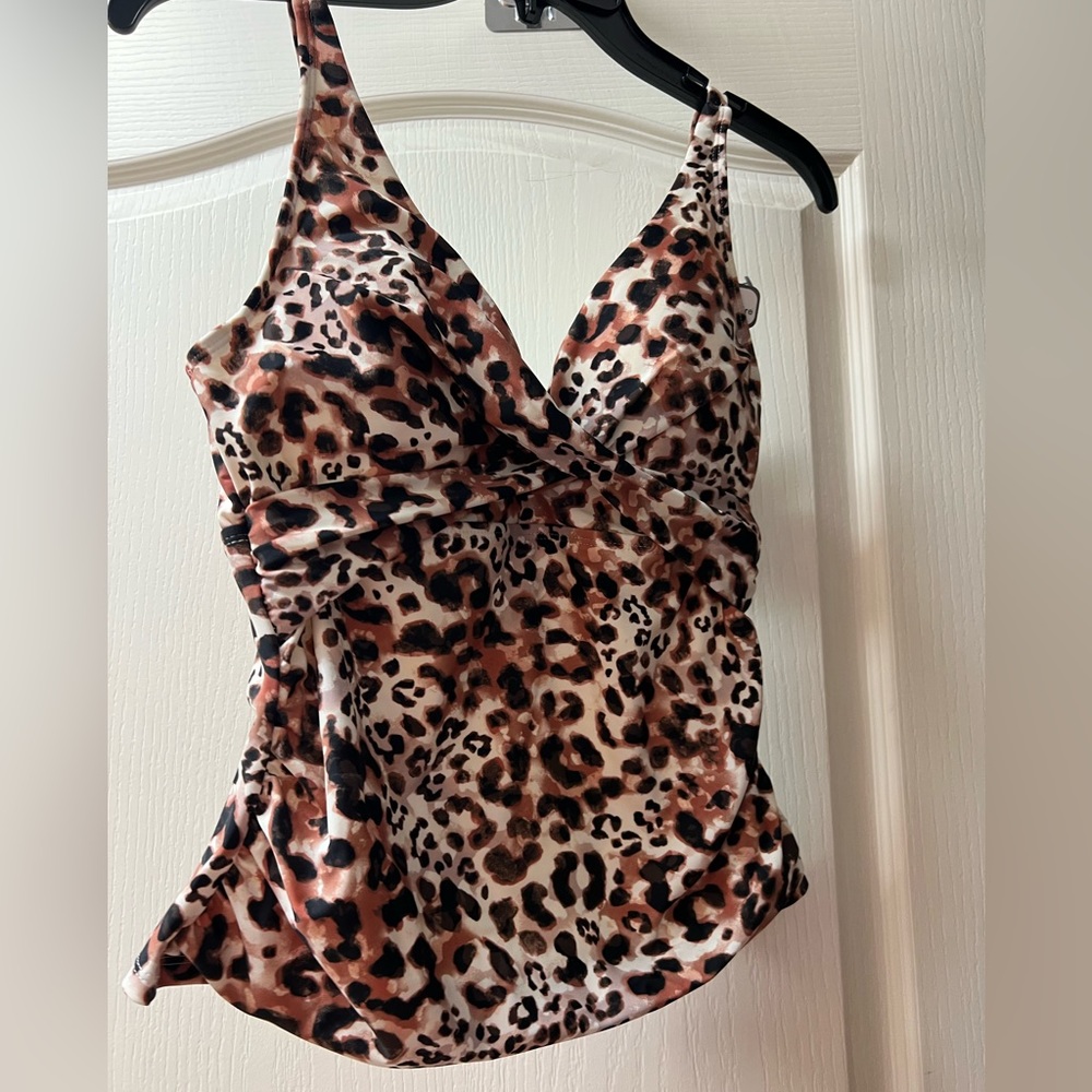 Women’s size 4-6 baiting suit new with tags